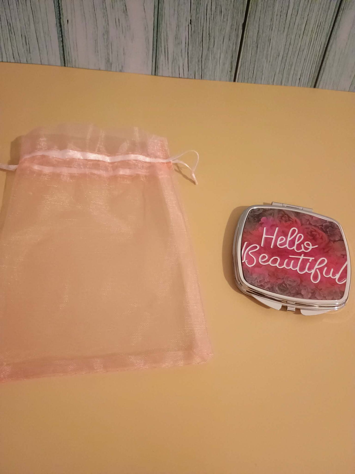 Compact mirror~Hello beautiful