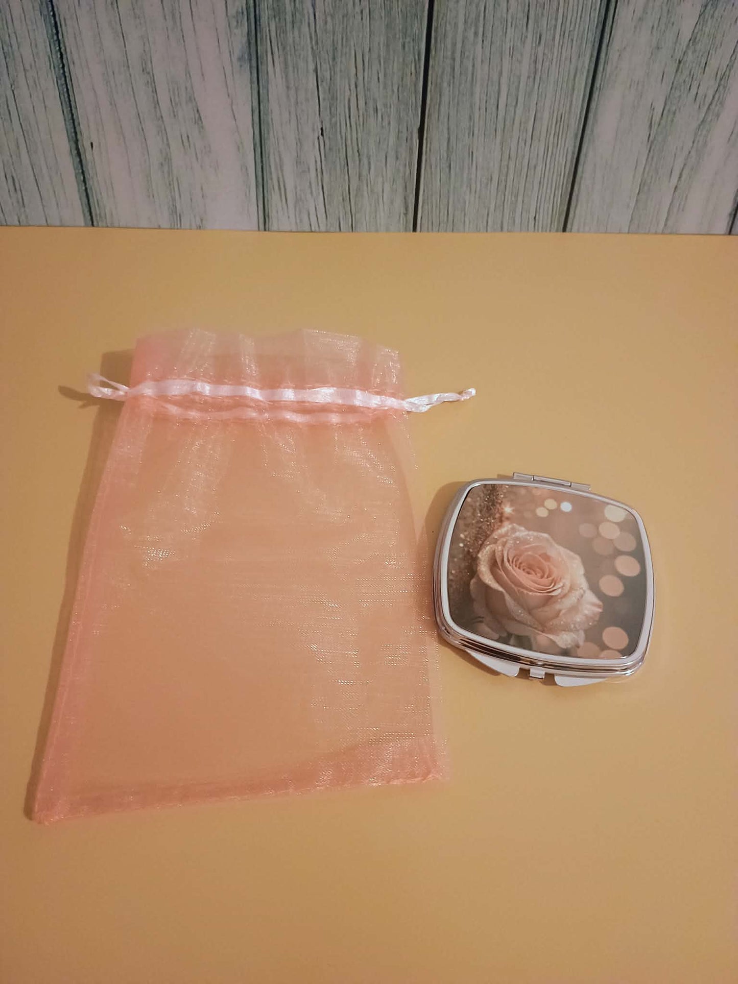 Compact mirror~Roses
