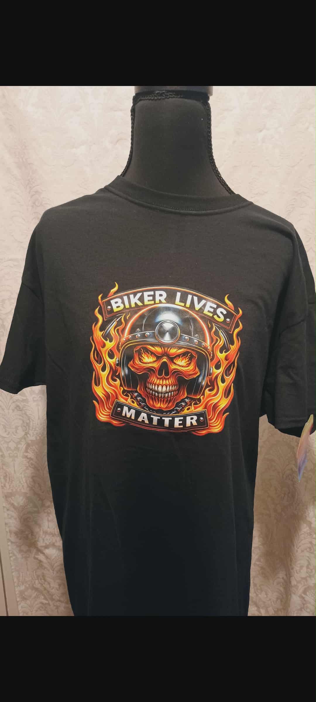 Men's t-shirt large~Biker lives matter