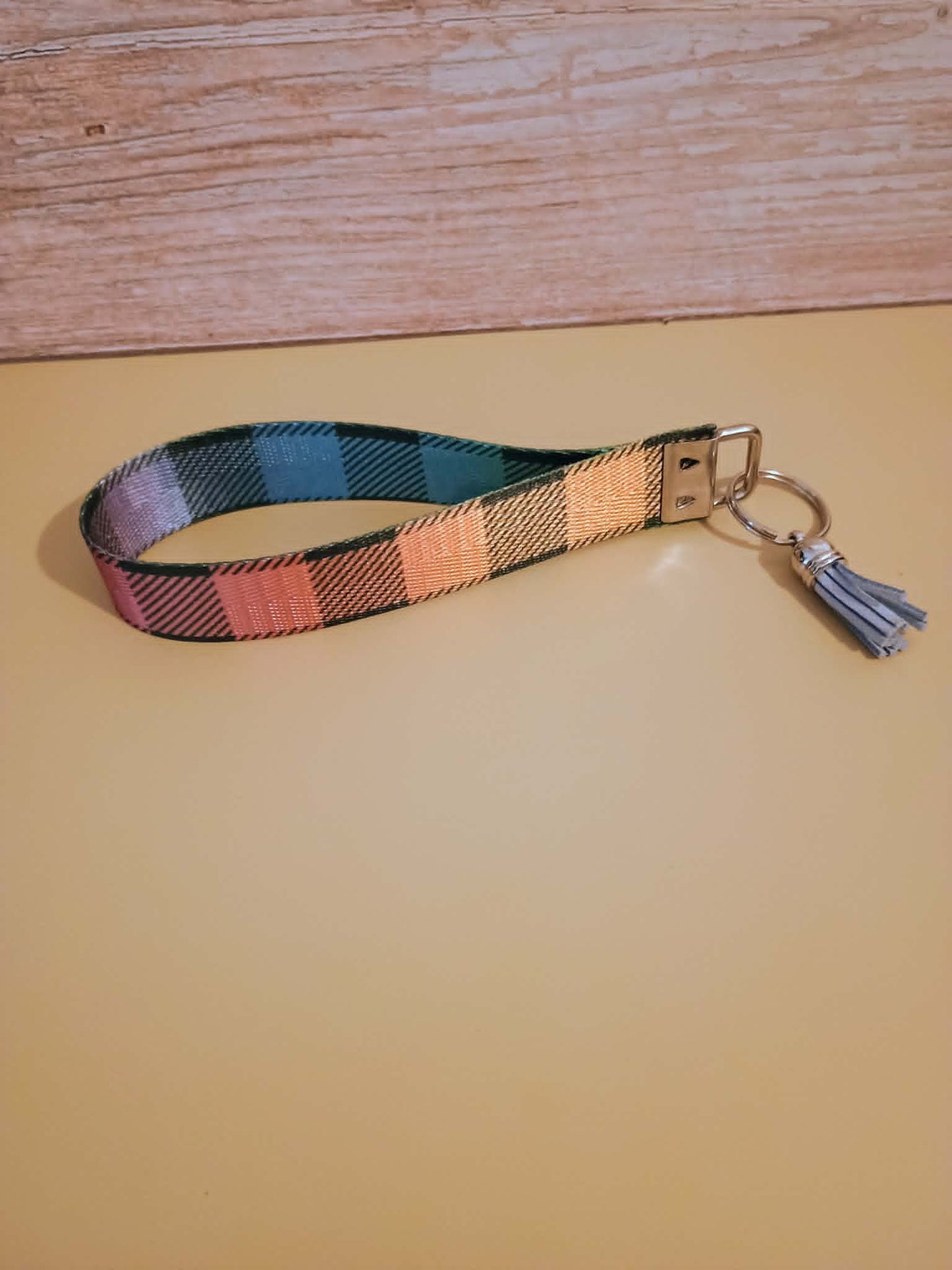 Wristlet keychain~checkered