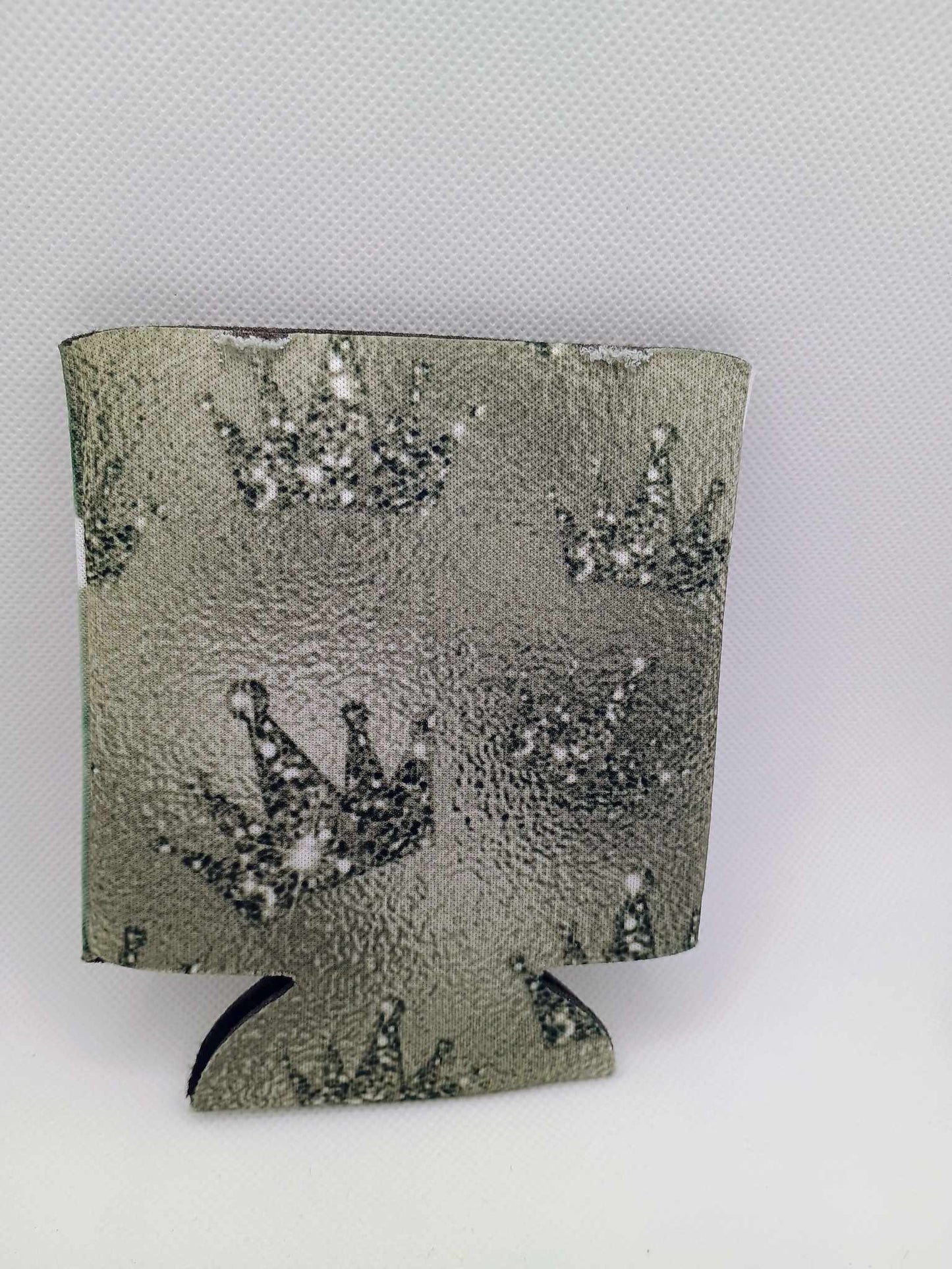 Can koozie~silver crowns