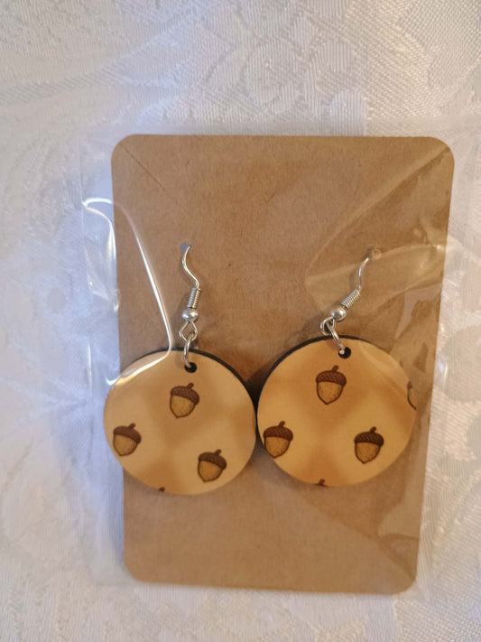 Earrings small~beige with acorns