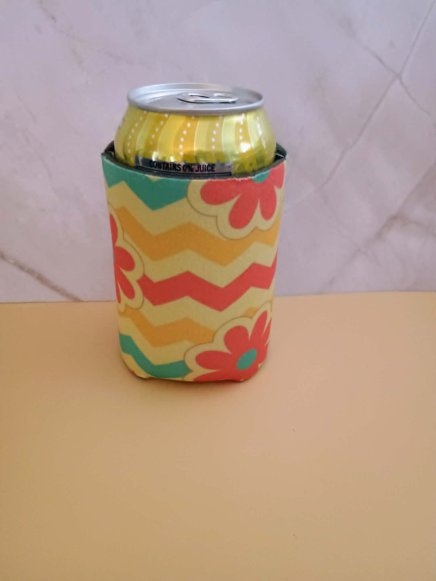 Can koozie~yellow and coral flowers