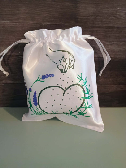 Satin drawstring bag~Hand sprinkling salt, heart, greenery