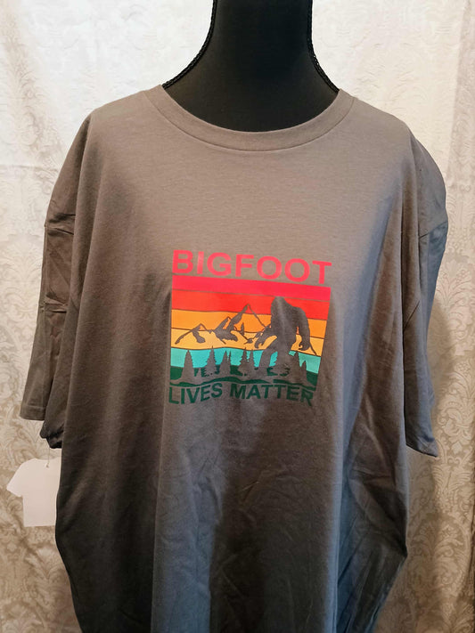 Men's t-shirt 2XL~Bigfoot lives matter