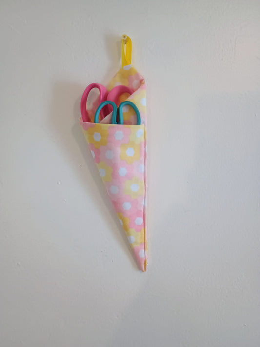 Scissor holder~Yellow and pink