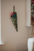 Scissor holder~green daisy