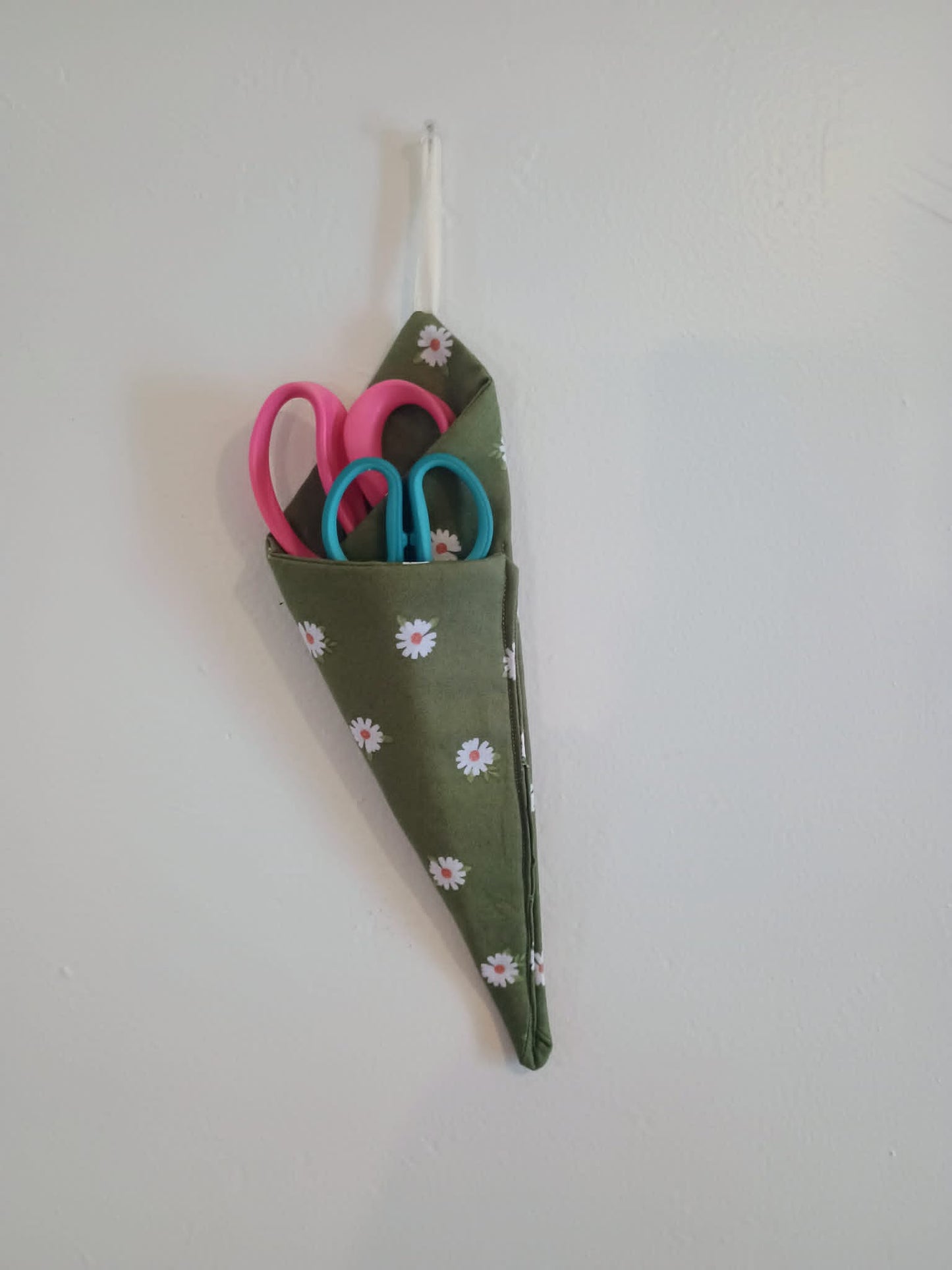 Scissor holder~green daisy