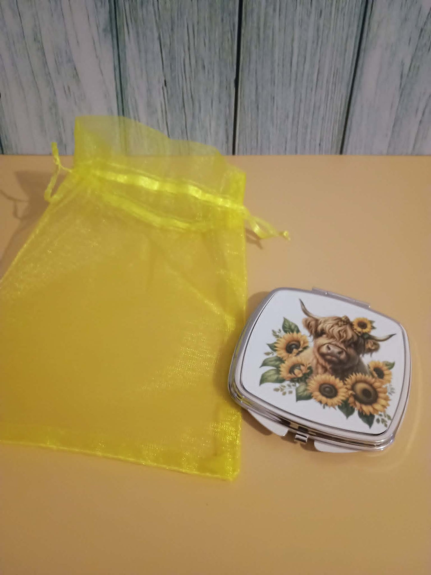 Compact mirror~Highland cow